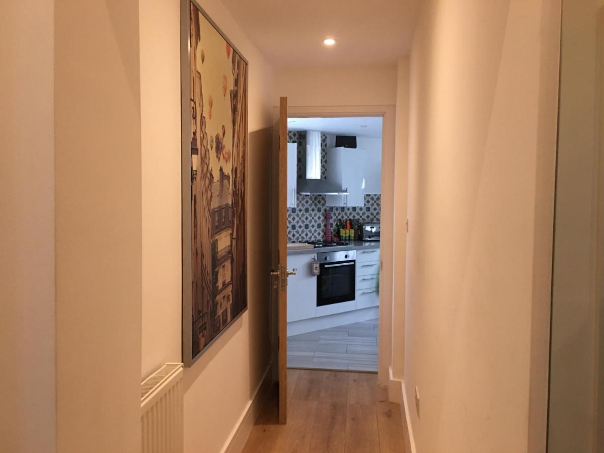 Bagshot Pennyhill Camberley Ascot Luxury 2 Beds 1 Bath Sleeps 4 Pets Ok Permit Parking Apartment Exterior photo