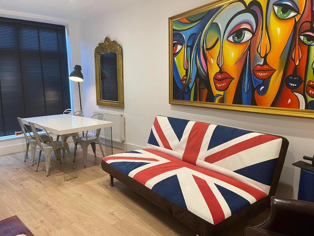 Bagshot Pennyhill Camberley Ascot Luxury 2 Beds 1 Bath Sleeps 4 Pets Ok Permit Parking Apartment Exterior photo